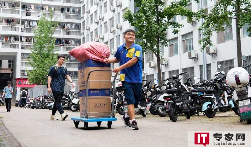 德邦物流升级服务，毕业生寄件无忧，简直就是物流界的利器！